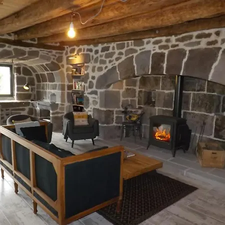 Casa de Férias Anglards-de-salers, 3 Pieces, 4 Personnes - Fr-1-742-9 *