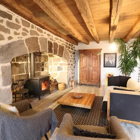 Anglards-de-salers, 3 Pieces, 4 Personnes - Fr-1-742-9 Casa de Férias Anglards-de-Salers